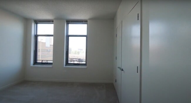 Building Photo - 579 W Kinzie St