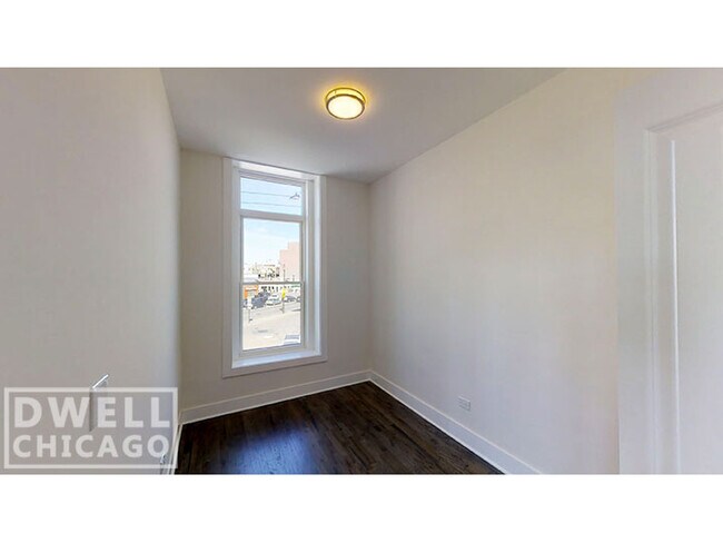 Building Photo - 2362 N Clybourn Ave