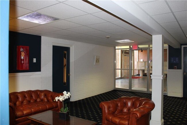 Building Photo - 401 Bellevue Ave