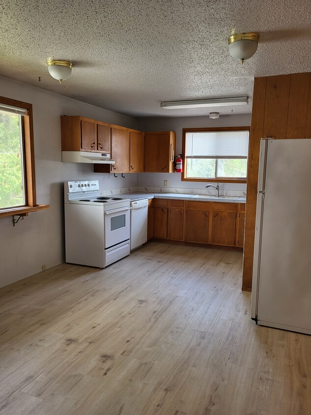 Kitchen - 508 SW City View St