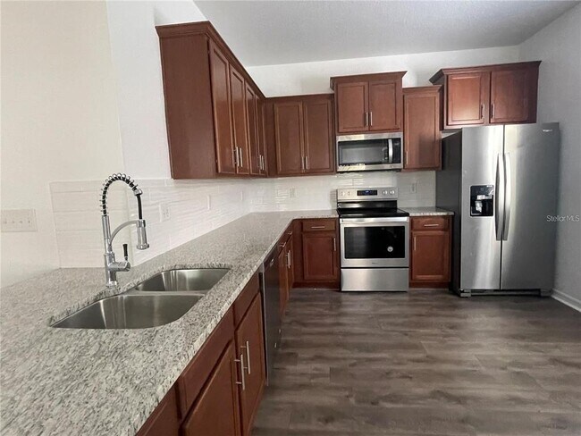 Foto del edificio - 3408 Seneca Club Loop
