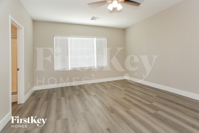 Building Photo - 6834 N Dovecote Ave