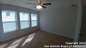 Foto del edificio - 6926 Crestway Rd