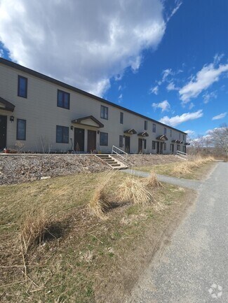 Building Photo - 3 Brook Front Ln