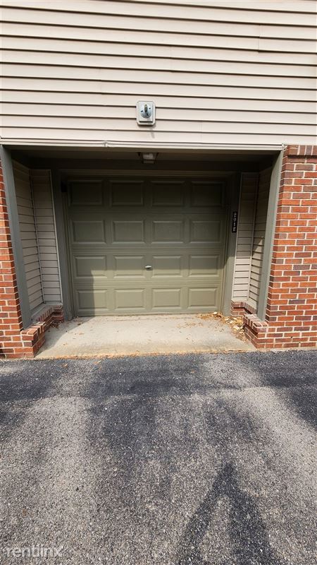 Building Photo - 2912 Barclay Way