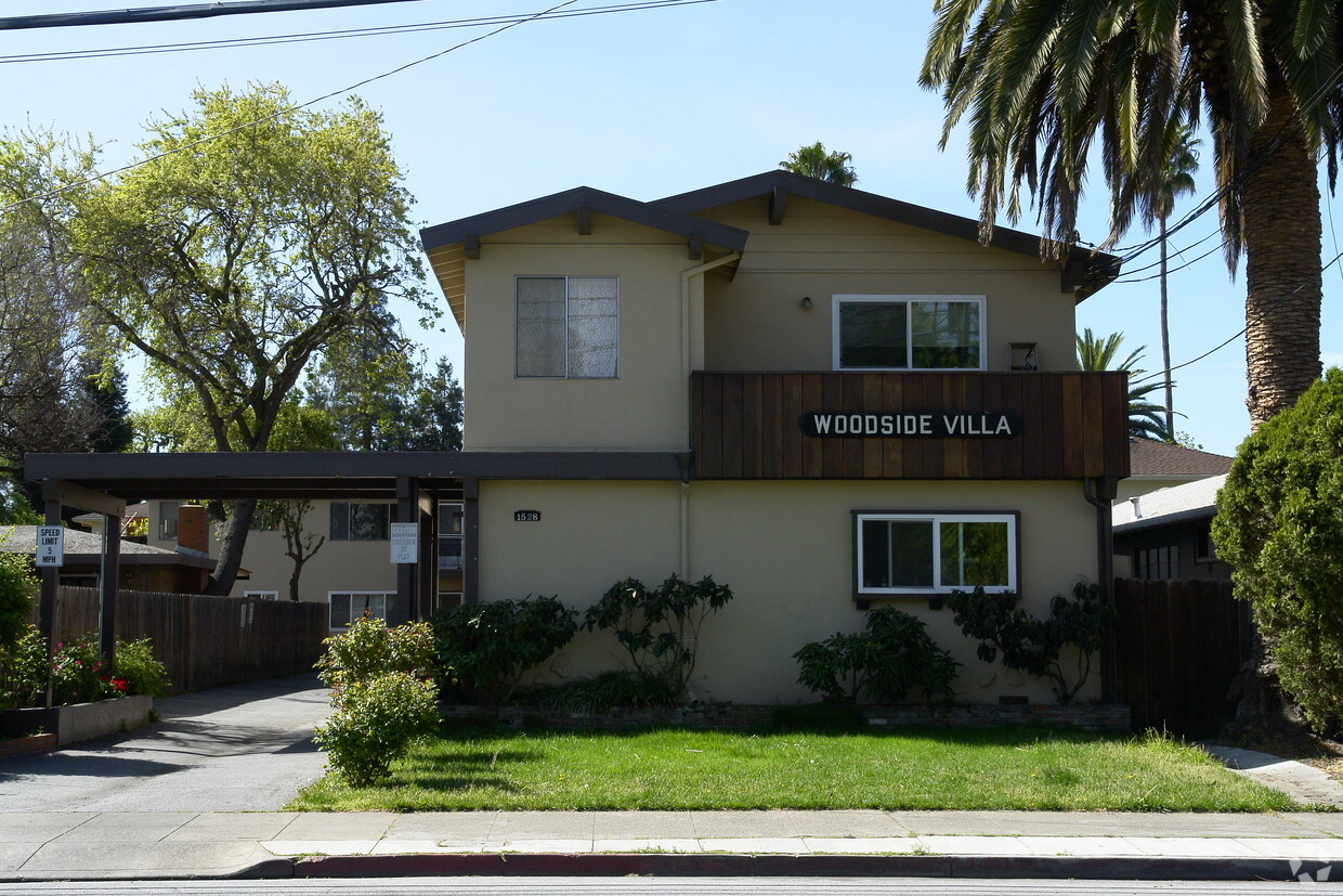 Building Photo - Woodside Villa