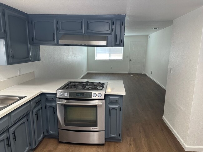 Building Photo - 952-954 - South Linwood Apartments