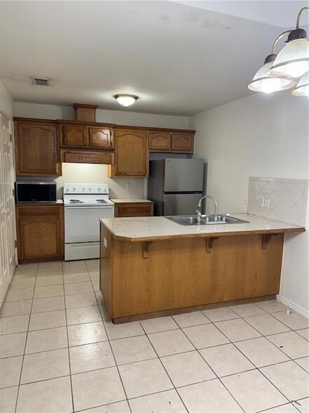 Building Photo - 1408 W Prosperity Dr