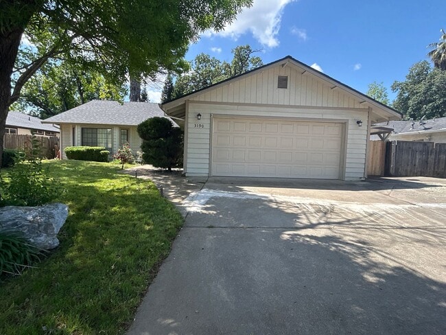Building Photo - 3 Bedroom Home for Rent in Anderson CA | Large Family Room, 2 Car Garage, Pet Friendly