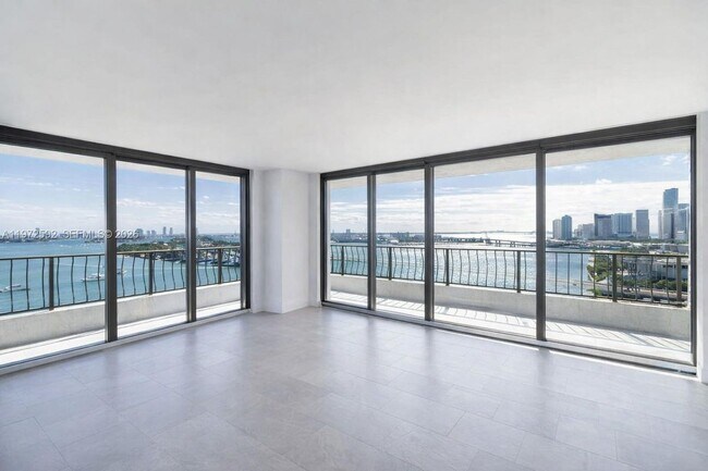 Foto del edificio - 555 NE 15th St
