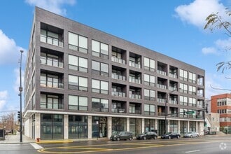 Building Photo - 2400 W Wabansia Ave