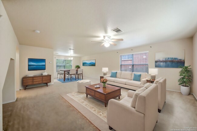 Building Photo - 3 Bedroom 2 Bathrooms located in Park Plac...