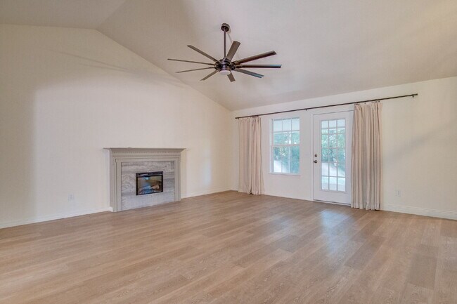 Building Photo - Stunning West Pensacola Home on Nearly an ...