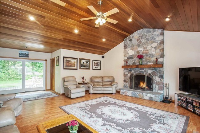 Foto del edificio - 24 Shelton Ct