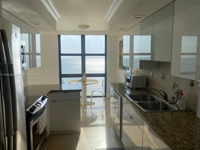 Building Photo - 1111 Crandon Blvd