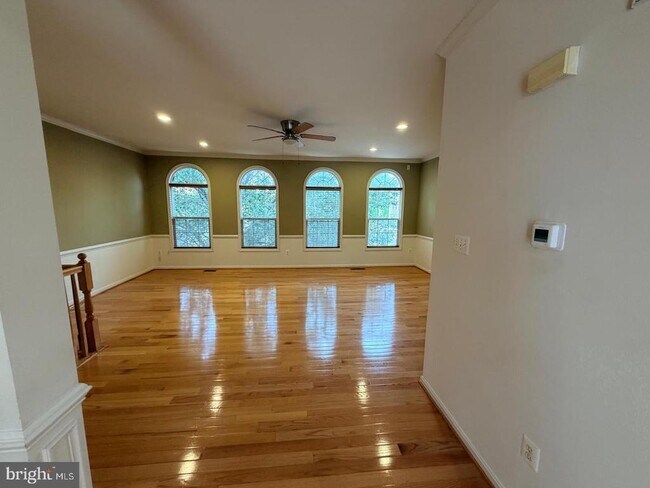 Building Photo - 21784 Oakville Terrace