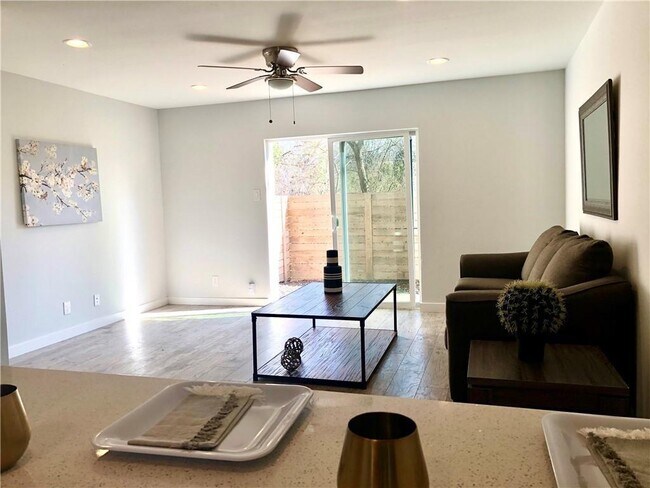 Foto del edificio - 3812 Southway Dr
