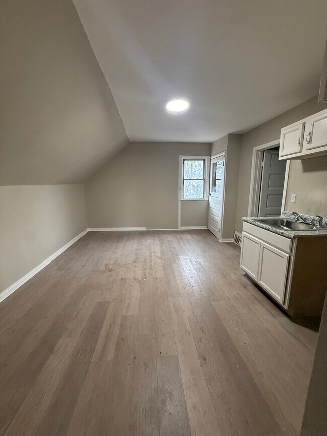 Foto del edificio - 6523 Lederer Ave