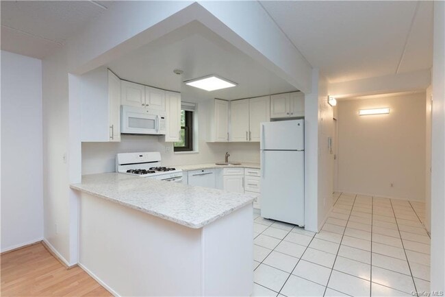 Building Photo - 1376 Midland Ave