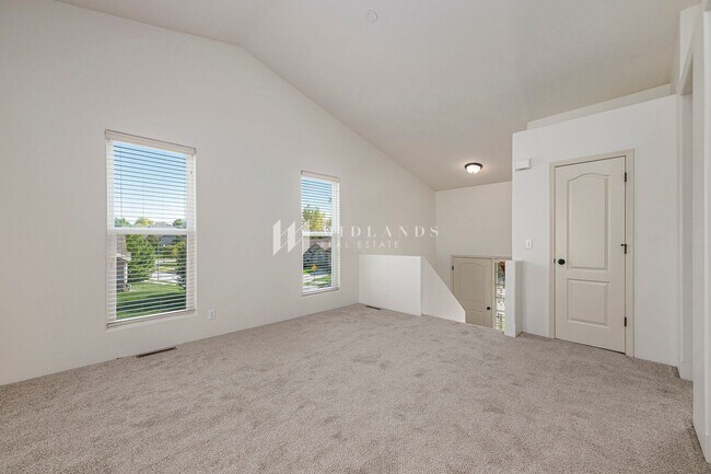 Building Photo - Beautiful Townhome in Shadow View