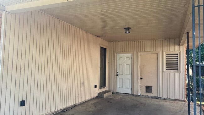 Building Photo - 1506 S Detroit Ave