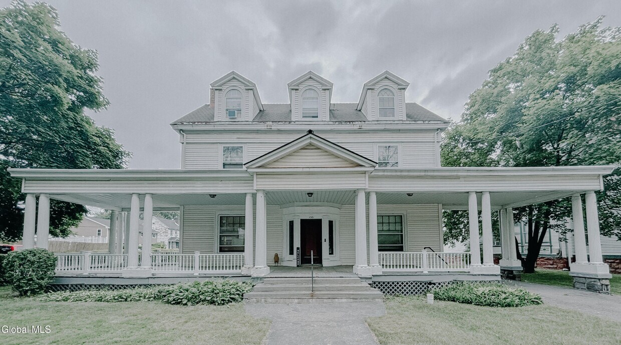 Primary Photo - 133 S Lake Ave