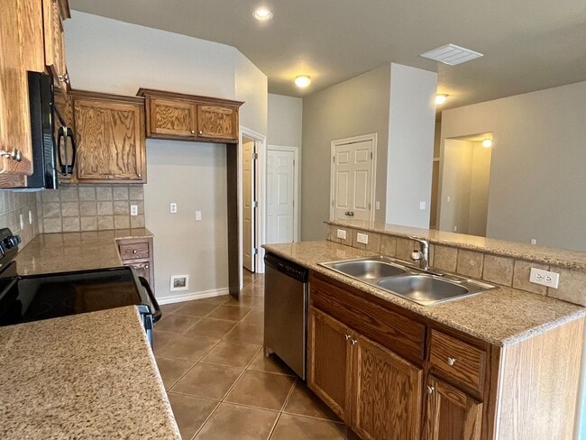 Building Photo - Wonderful 4 bed, 2 bath 3 car in Falcon Ri...