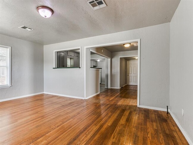 Foto del edificio - 423 E Duffy St