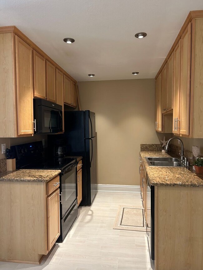 Foto del edificio - Fully Furnished Coastal Condo