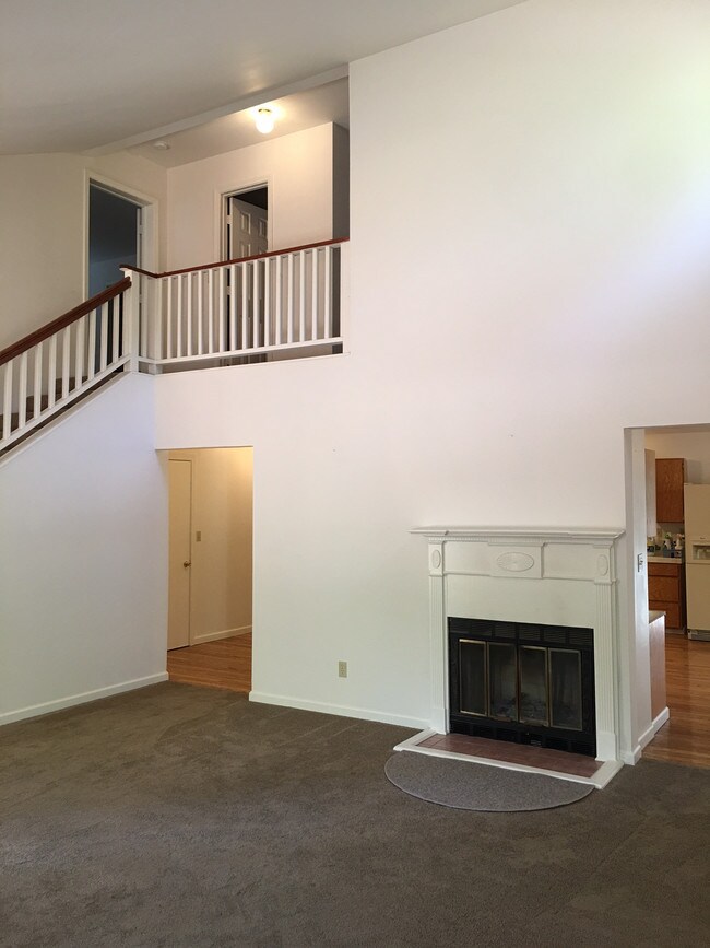 Building Photo - 13163 Quaker Hill Cross Rd
