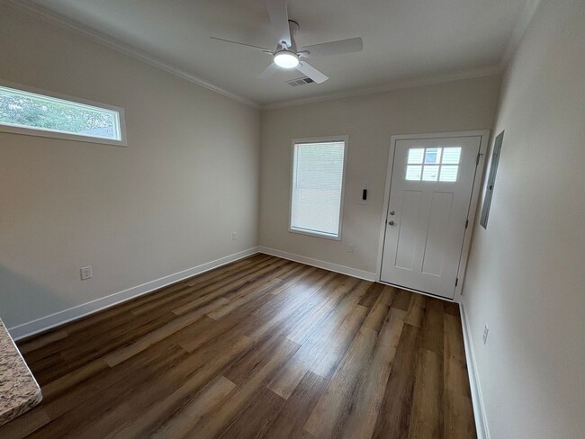 Building Photo - 185 S Barnett Shoals Rd