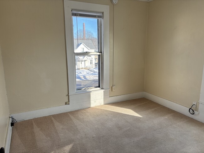 Building Photo - 1001 Main St