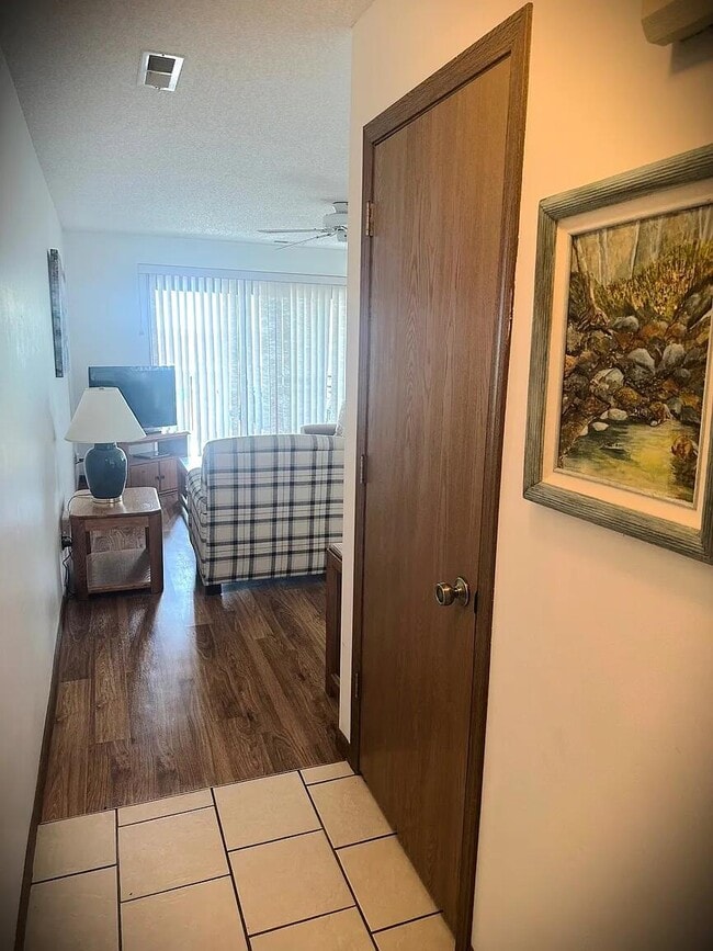 Building Photo - 3 Treehouse Ln