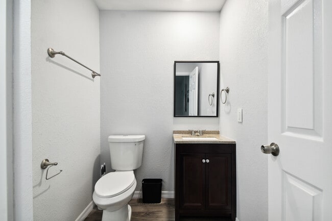Foto del edificio - 1051 Dogwood Dr