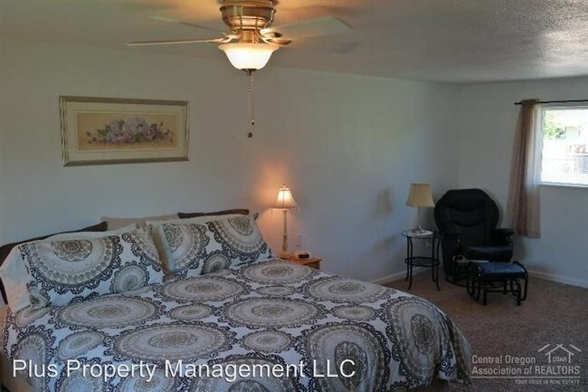 Building Photo - 1472 SW Canyon Dr