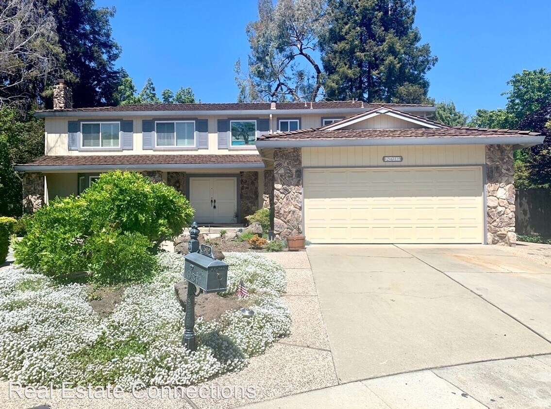 Foto principal - 6 br, 2.5 bath House - 2619 Neves Ct.