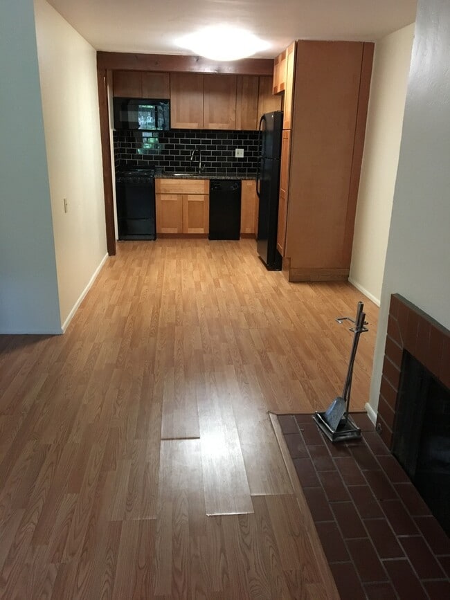 Building Photo - Montecito - 1 Bedroom, 1 Bath single story apartment, INCLUDES UTILITIES