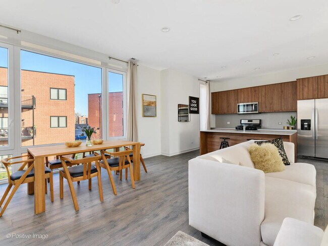 Building Photo - 6537 W Dickens Ave