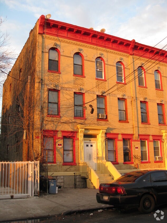 Building Photo - 17-19 Hill St