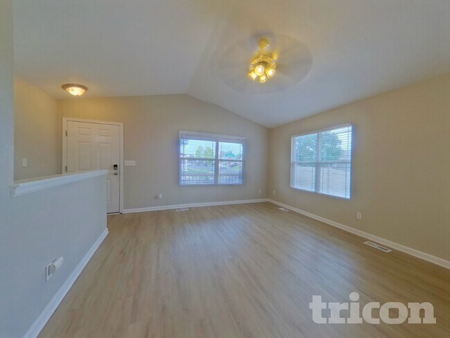 Building Photo - 4200 Laurel Dr