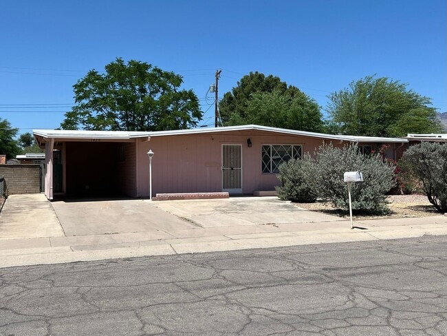 Building Photo - Northwest 3 Bedroom Home