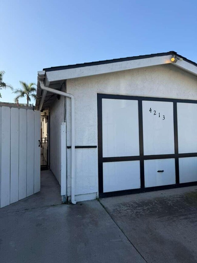 Foto del edificio - 4213 Marzo St