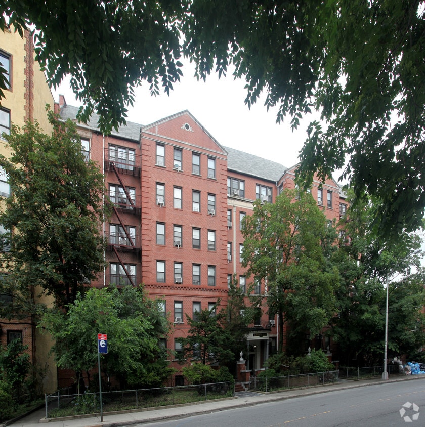 Lefferts House Apartments in Kew Gardens, NY