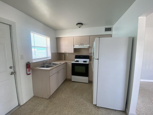 Building Photo - 595 Cinnamon Dr