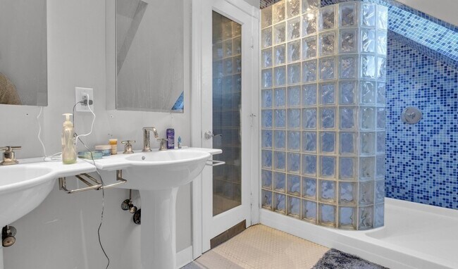 Building Photo - 5 Sachem St