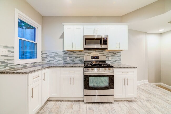 Building Photo - Beautiful 3 bedroom home in Mt. Washington available September 1!