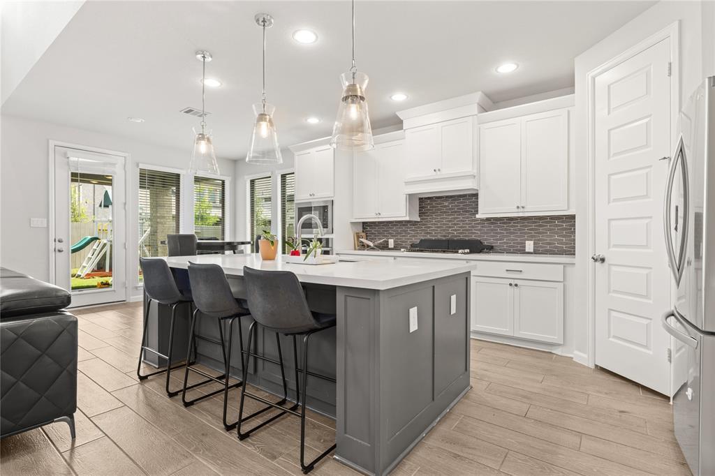 Foto principal - 5015 Walnut Grv Ln