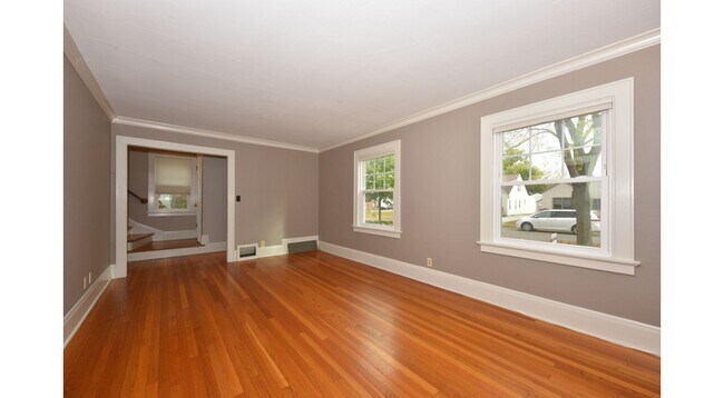 Living Room to Entry - 5855 N Shoreland Ave