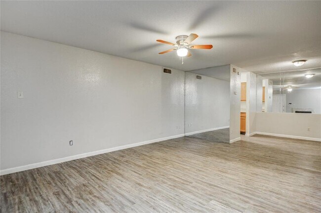Foto del edificio - 9797 Leawood Blvd