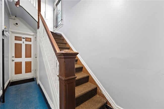 Building Photo - 142 W Ferry St